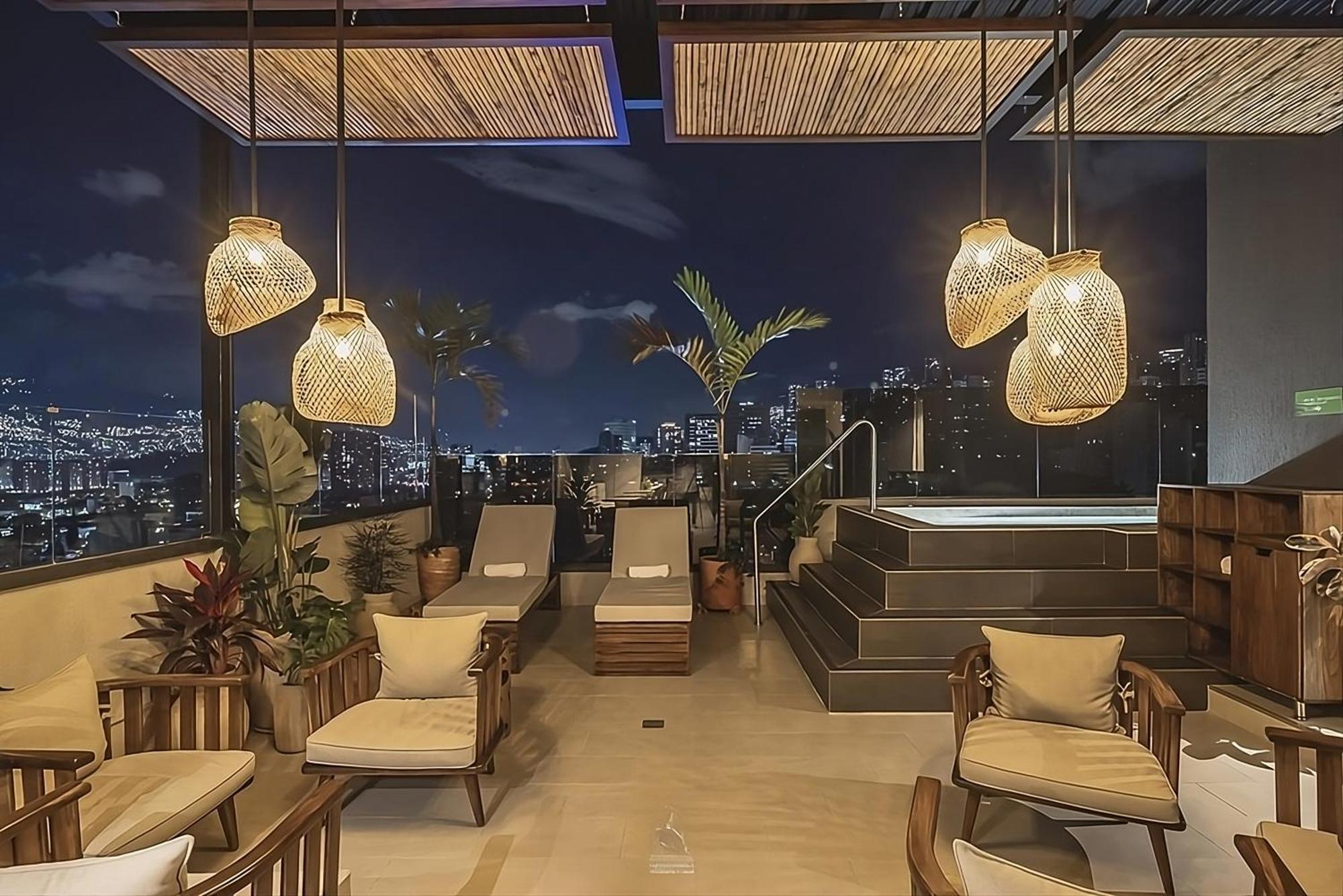 Golden Valley Hotel เมเดยิน ภายนอก รูปภาพ