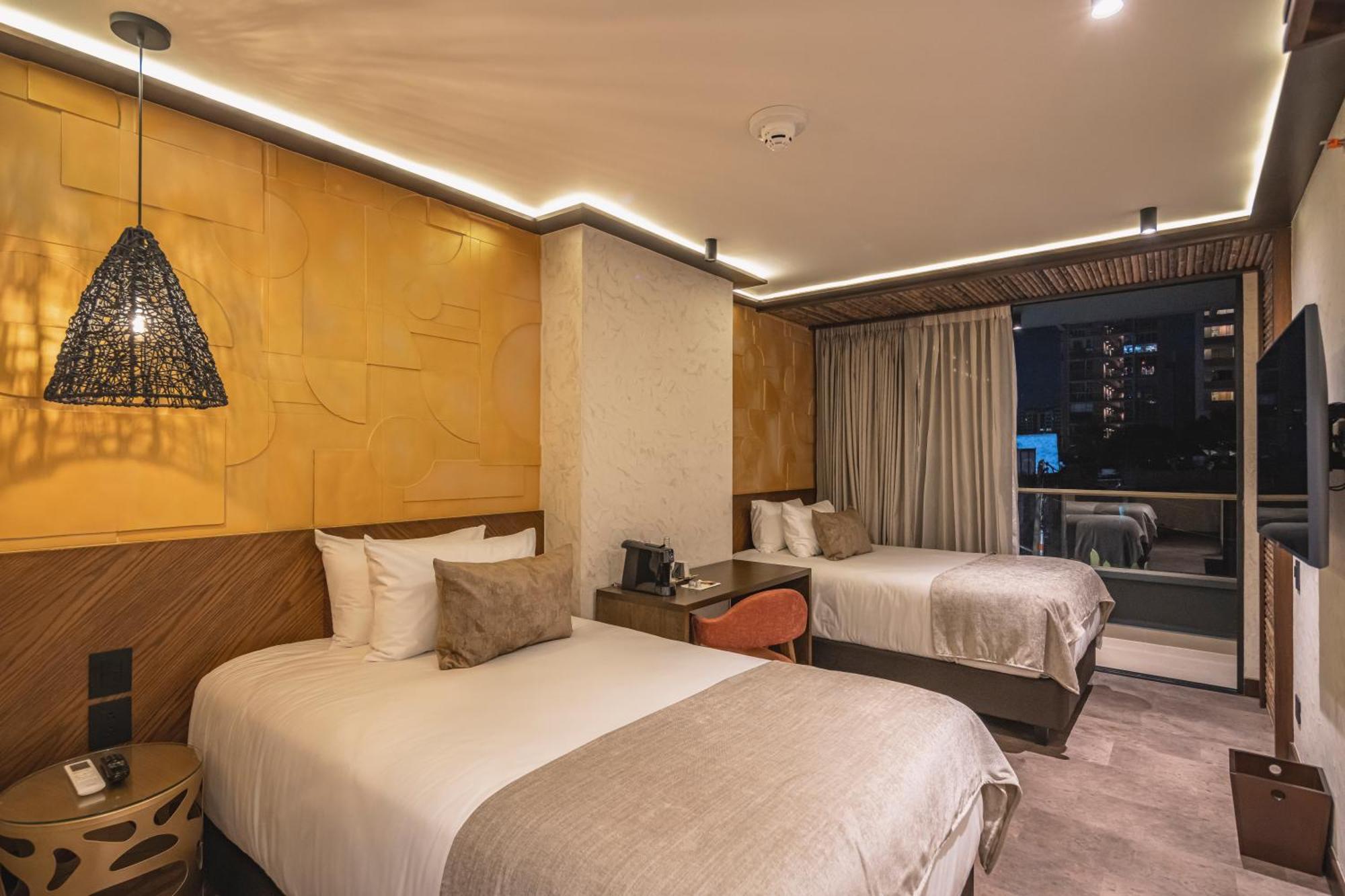 Golden Valley Hotel เมเดยิน ภายนอก รูปภาพ