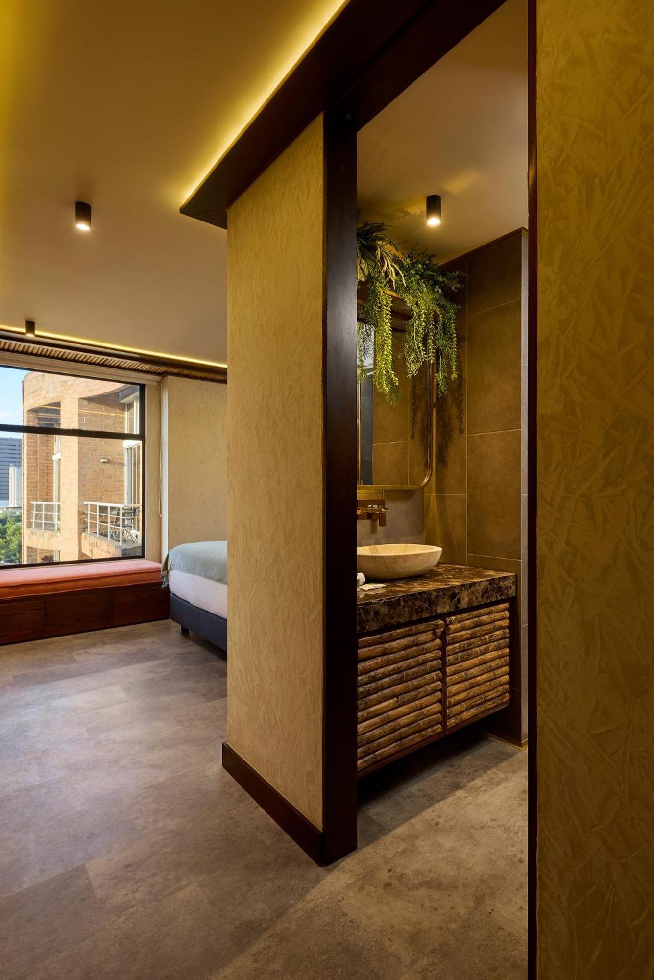 Golden Valley Hotel เมเดยิน ภายนอก รูปภาพ