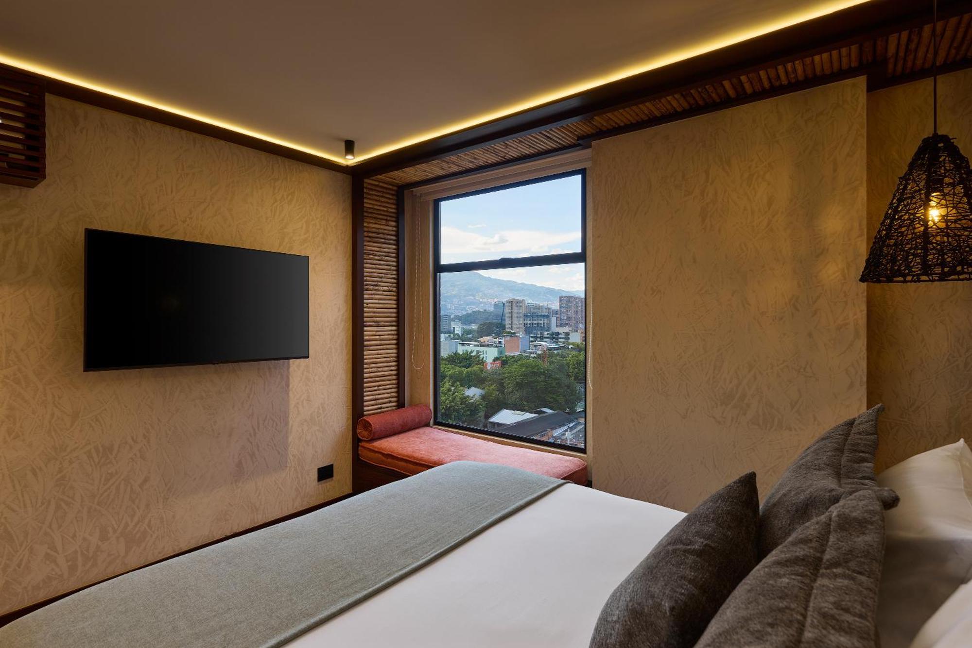Golden Valley Hotel เมเดยิน ภายนอก รูปภาพ
