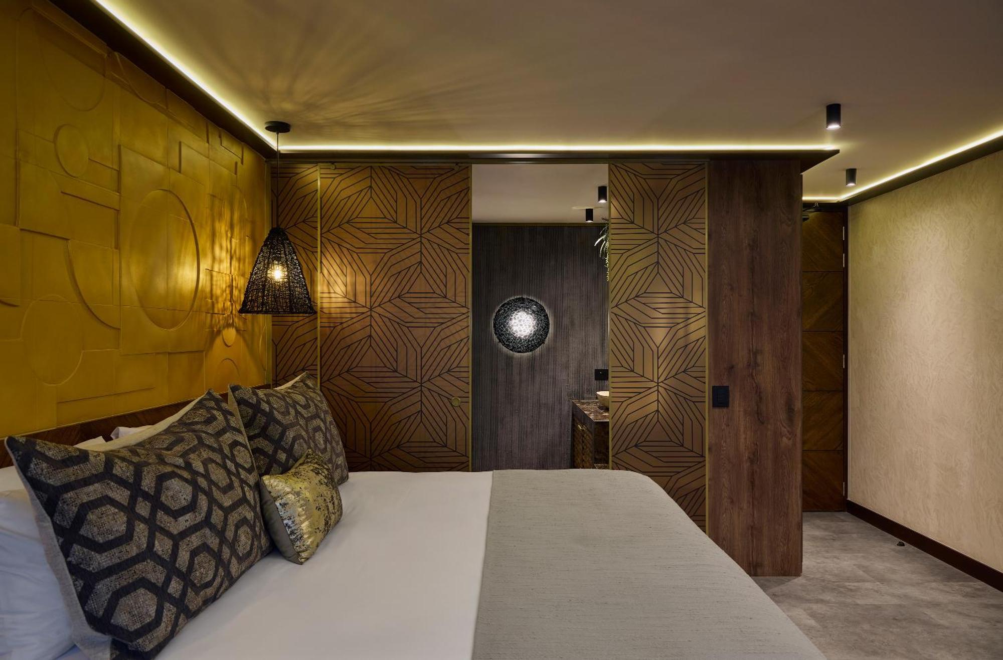 Golden Valley Hotel เมเดยิน ภายนอก รูปภาพ