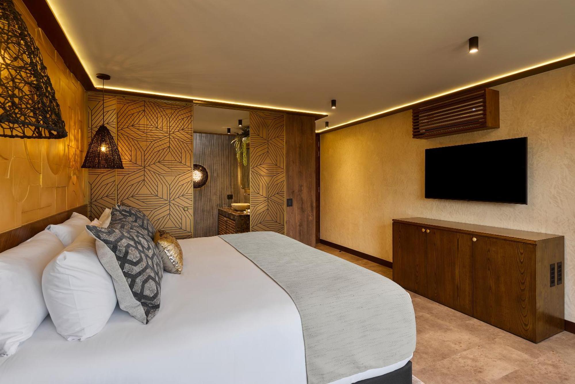 Golden Valley Hotel เมเดยิน ภายนอก รูปภาพ