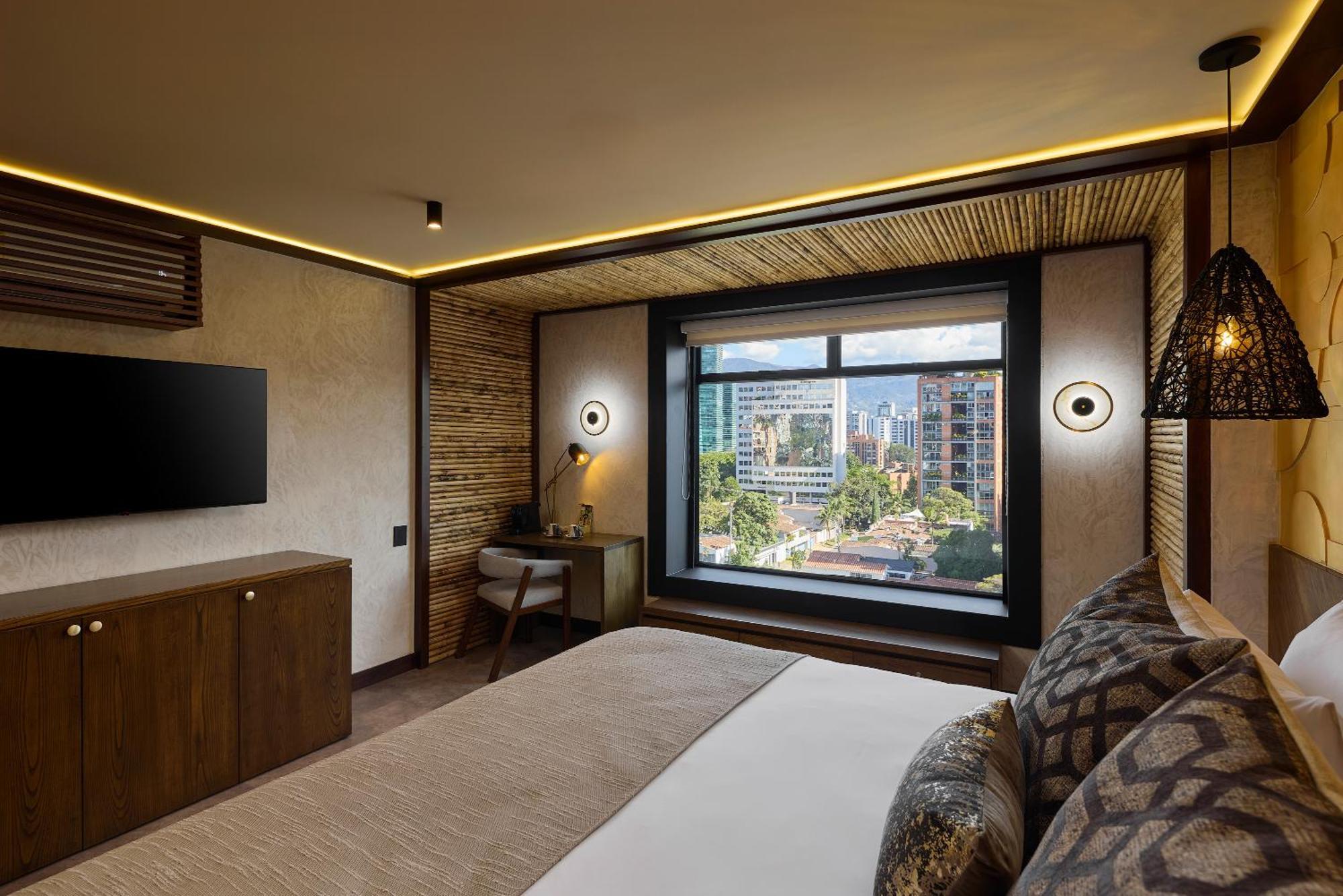 Golden Valley Hotel เมเดยิน ภายนอก รูปภาพ