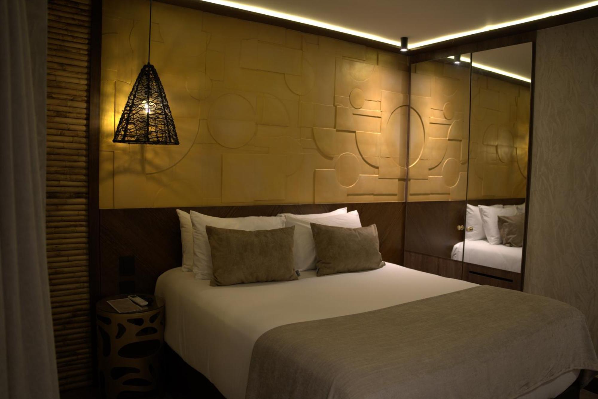 Golden Valley Hotel เมเดยิน ภายนอก รูปภาพ